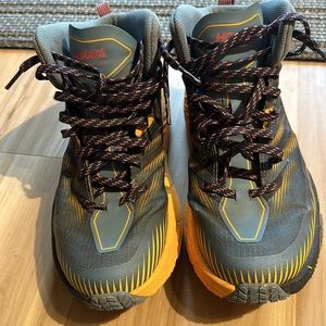 Hoka speedgoat mid goretex women’s size 8M